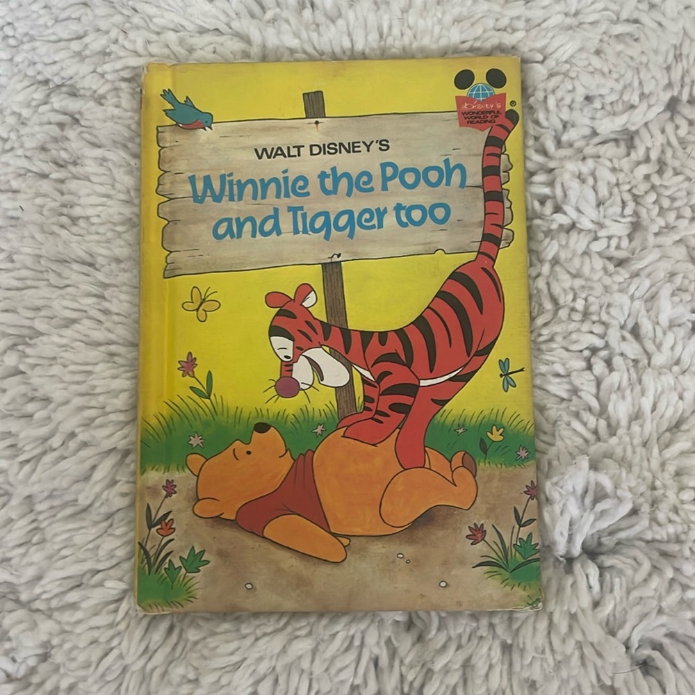 VINTAGE WALT DISNEY POOH BOOK!